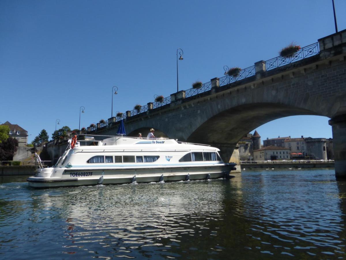 Ibis Budget Cognac Châteaubernard Exteriör bild