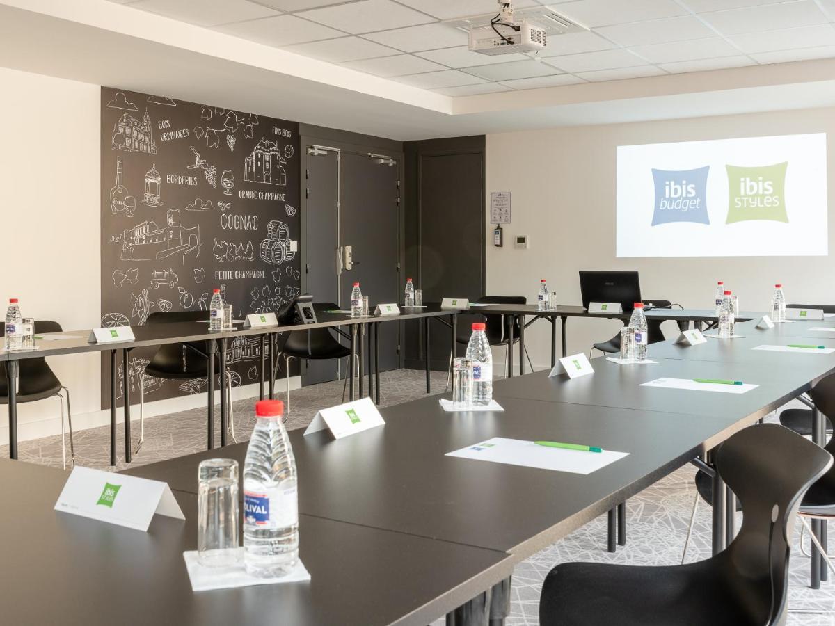Ibis Budget Cognac Châteaubernard Exteriör bild