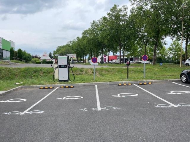 Ibis Budget Cognac Châteaubernard Exteriör bild